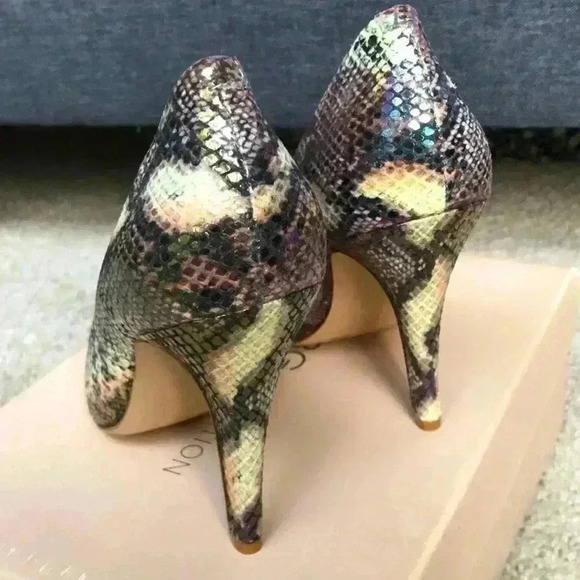 BCBGeneration Cielo Multi Iris Snake Pump - Picture 5 of 14
